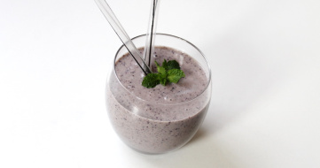 Blueberry smoothie with poppy seed oil