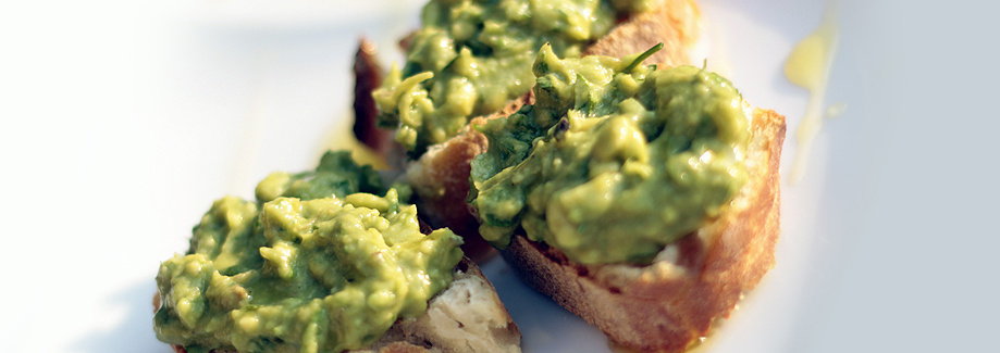 Avocado spread with Pödör camelina oil on toasted rye bread