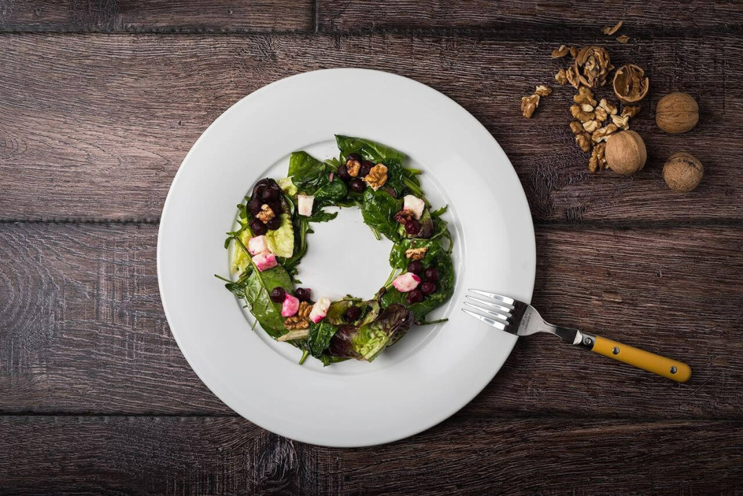 Baked beetroot salad with roasted walnuts