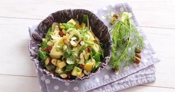Apple-fennel salad with hazelnut oil dressing