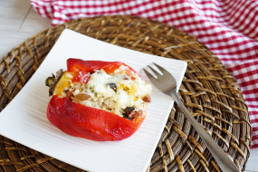 Baked bell pepper filled with raisin couscous