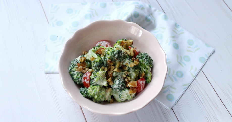Broccoli salad with gorgonzola and walnut oil