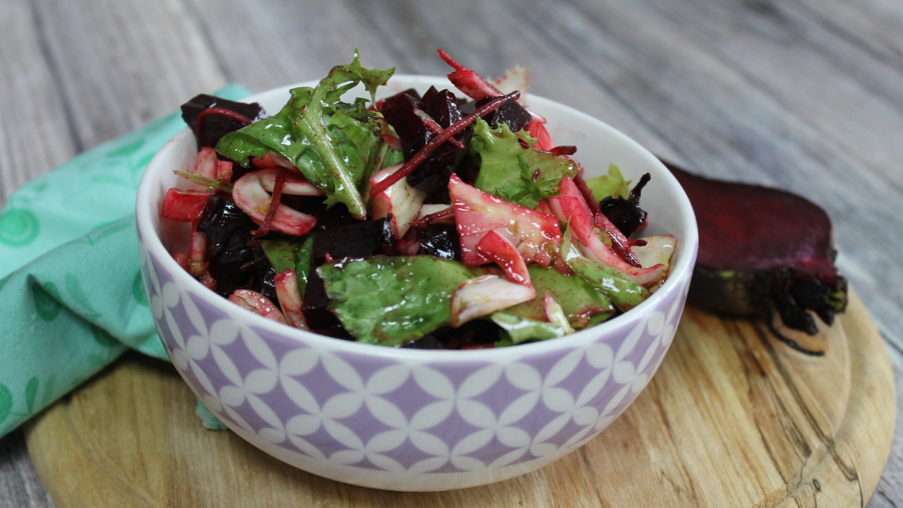 Baked beetroot-fennel salad recipe