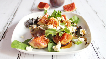 Grilled figs with goat cheese recipe