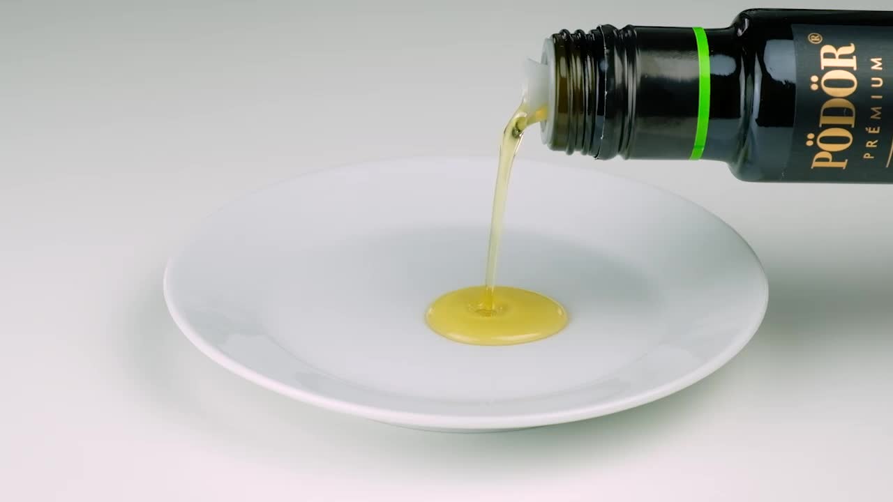 Walnut oil, cold-pressed
